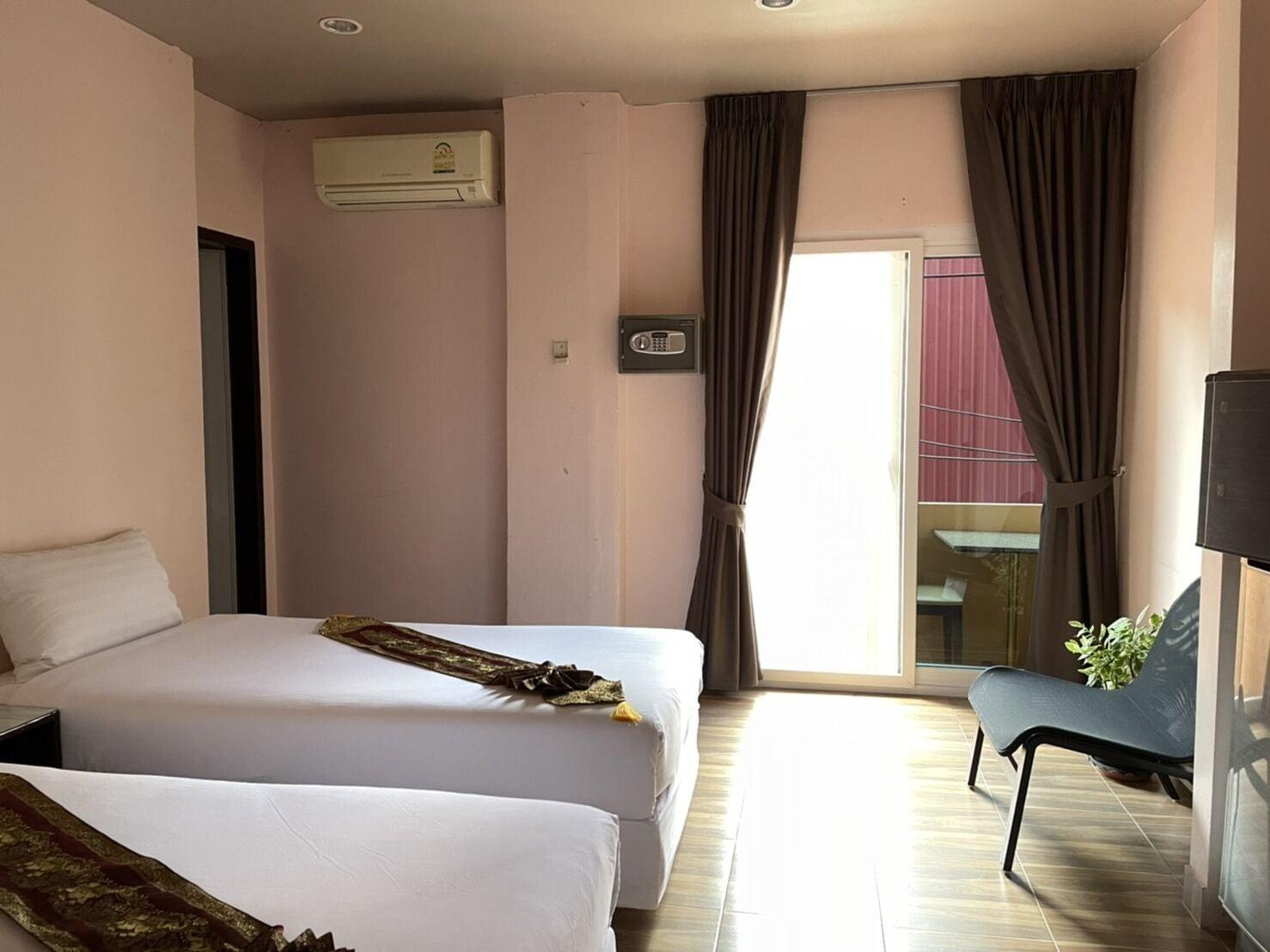 Sureena Hotel Pattaya Exterior photo